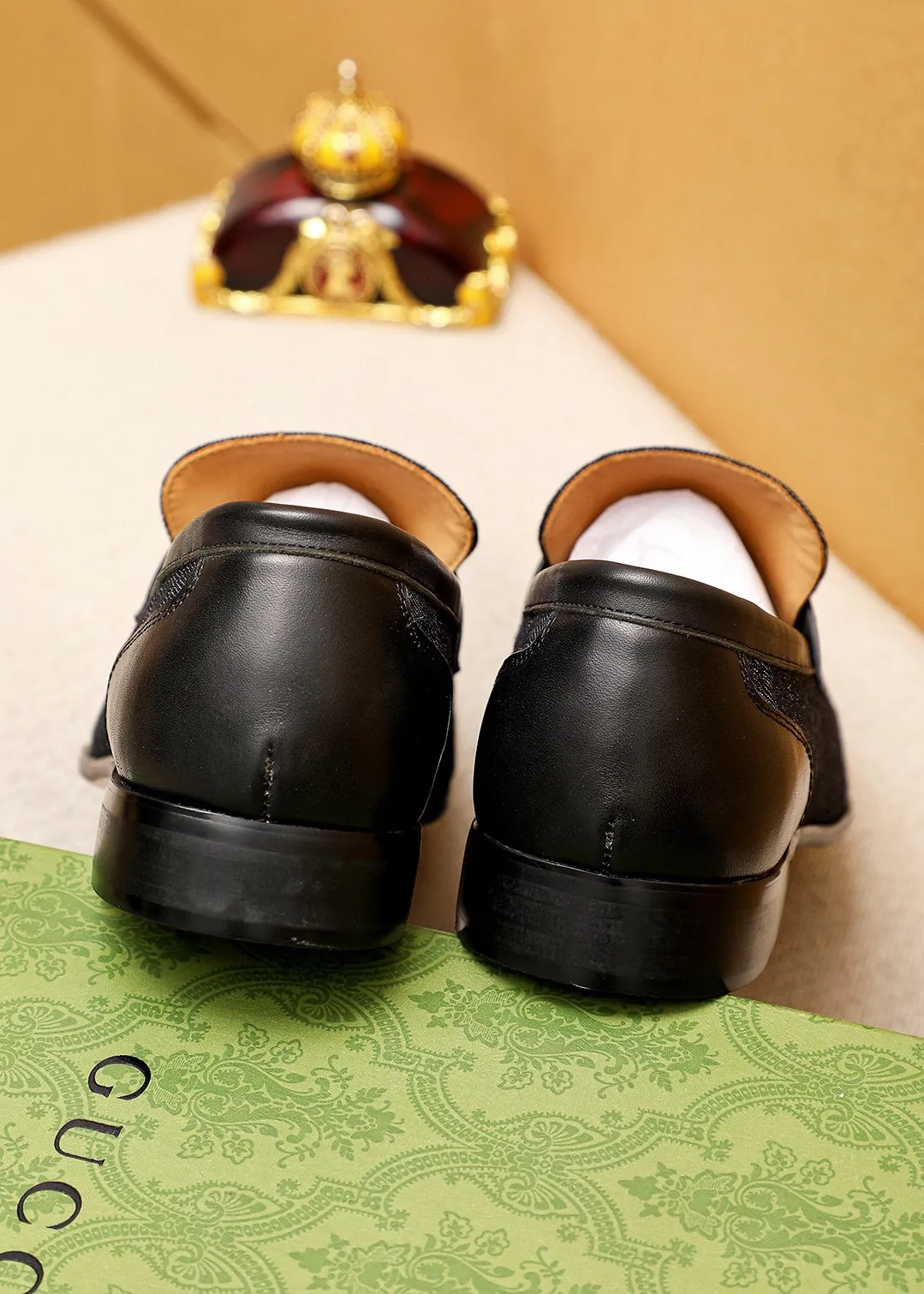 Men's shoes 💰462 💐 Product trademark: GUCCI "Gucci" casual leather shoes Regular size: 38-44 (45.46.47🉑️Customized) Product materials: Selected imported first-layer fabric upper + luxury hardware buckle, imported cowhide leather lining. Strong three-dimensional visual effect, original outsole Color: 3⃣️colors available